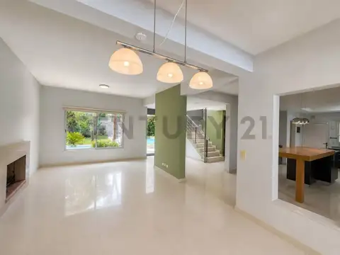 Casa 4 ambientes con 3 baños