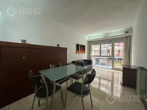 Departamento en venta de 2 ambientes a la calle con balcón en Plaza Colón