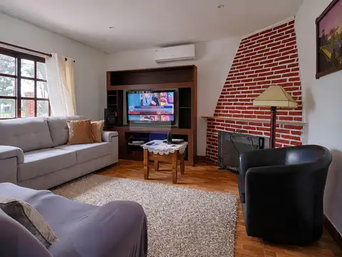 VENTA DE CASA CON GRAN TERRENO EN SOLYMAR