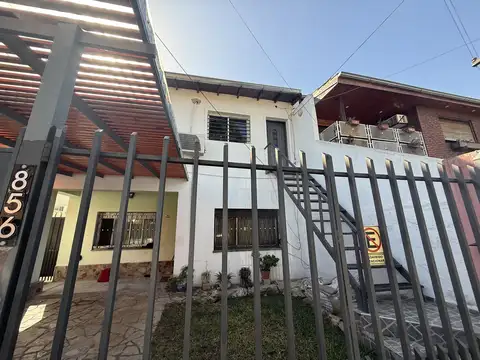 PISO TIPO DUPLEX 3 DORMITORIOS  TODO EN PLANTA ALTA   IMPECABLE
