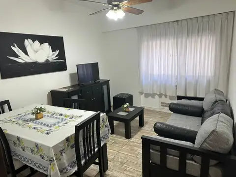 Depto Tipo Casa en Alquiler en Monserrat, $ 900.000