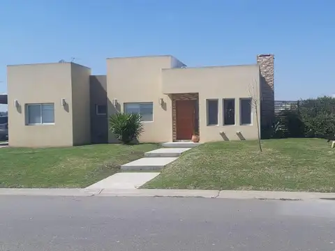Venta Casa en 1 planta - Jardin y Pileta