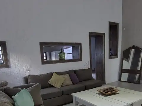 Casa 6 ambientes con 2 baños