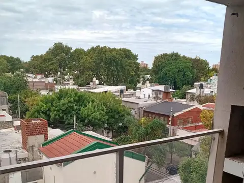VENTA - Departamento monoambiente, con balcón y parrillero - Parque, Rosario.