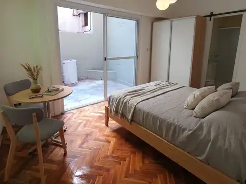 Venta monoambiente con patio las cañitas