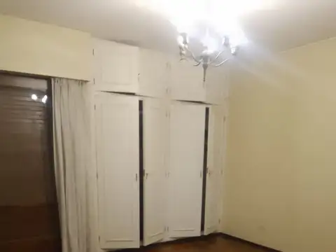 CASA EN VENTA (APTA OFICINAS O CONSULTORIOS)