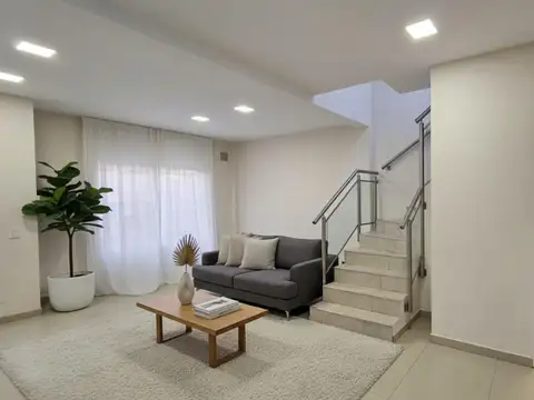 Dúplex 4 ambientes.cochera patio parrilla Ituzaingó norte