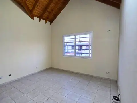 Depto Tipo Casa en Venta con 1 cocheras