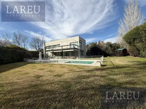 Casa en Alquiler de 4 dormitorios