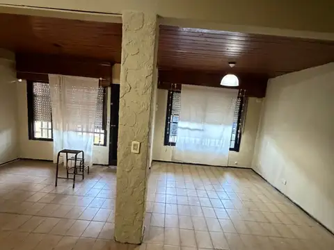Depto Tipo Casa en Alquiler de 2 dormitorios