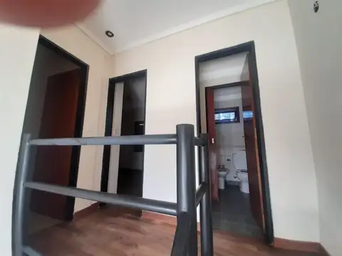Depto Tipo Casa en Alquiler con 1 cocheras