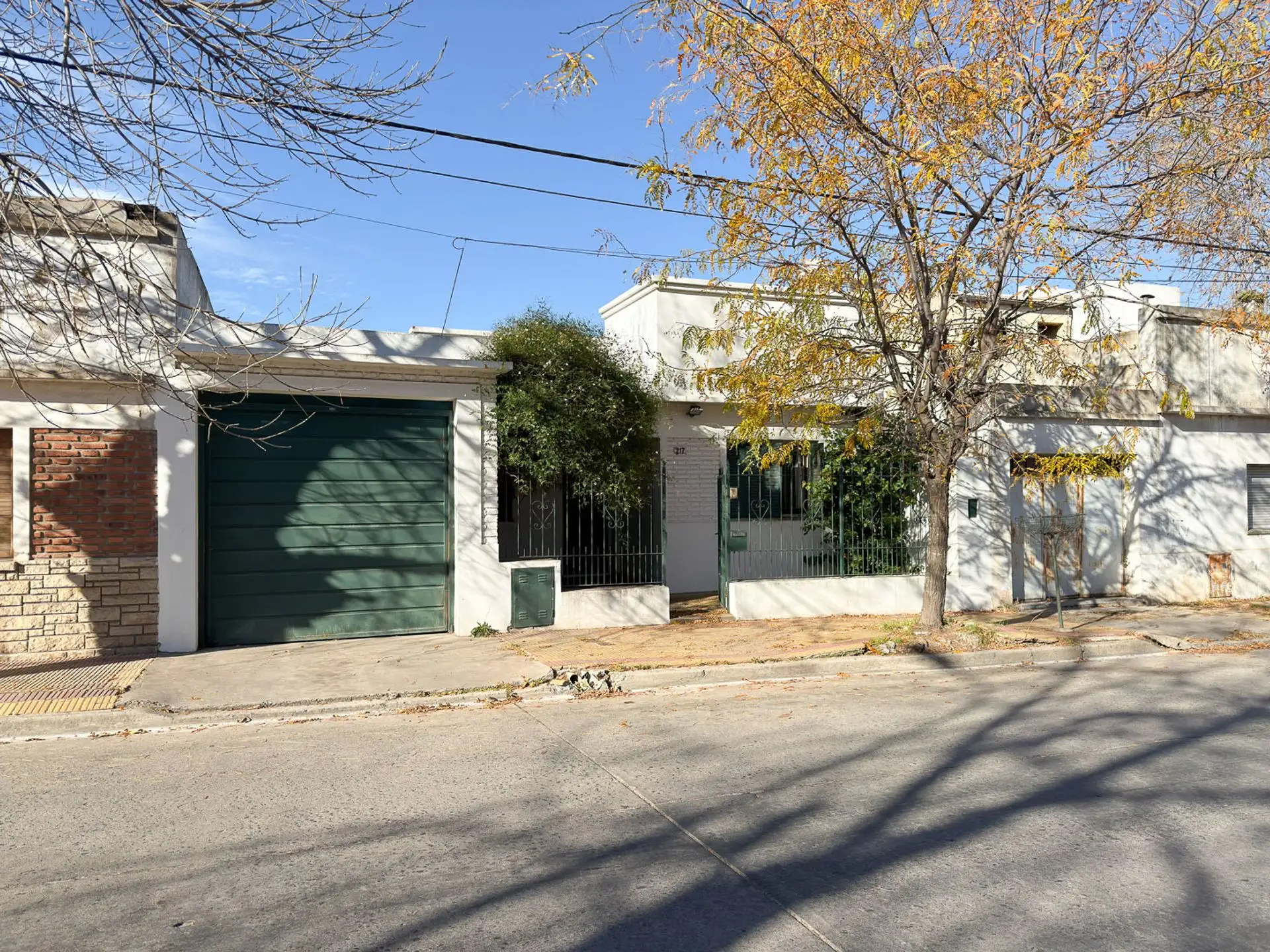 Casa en Venta sobre Calle Machado, 3 habitaciones, 239m²