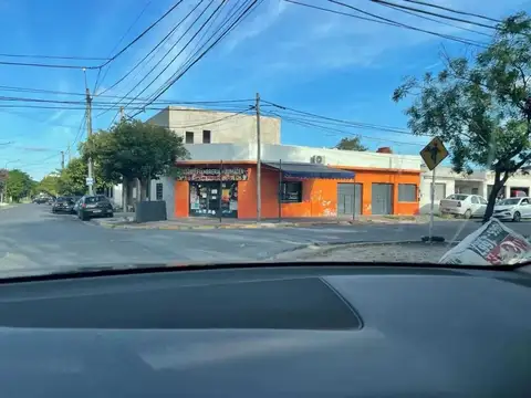 OPORTUNIDAD VENTA CASA Y LOCAL EN ZONA COMERCIAL DE VILLA TE