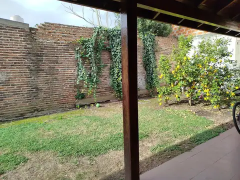 Casa 6 ambientes con 2 baños