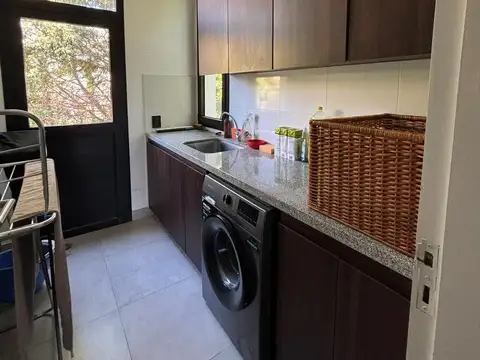 Casa en Alquiler en Funes, USD 2.500