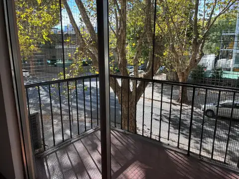 DEPTO DE 3AMB. 1º PISO AL FRENTE, EN BUEN ESTADO Y LUMINOSO  de aprox 68Mts2