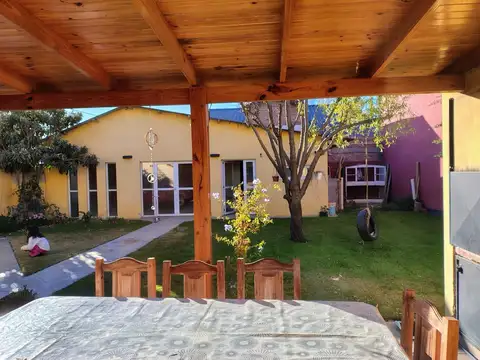 Casa en Venta con 2 cocheras