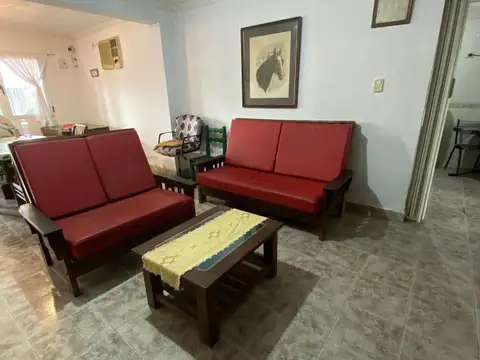 Casa 4 ambientes con 2 baños
