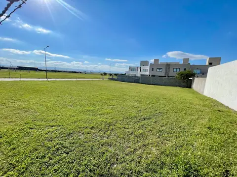 LOTE EN VENTA  B° COLINAS DE MANANTIALES