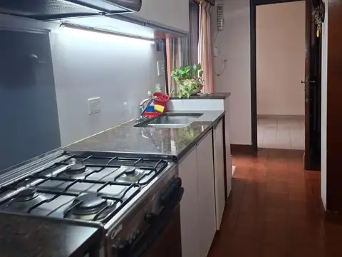 CASA EN ALQUILER . CASTELAR. 4 DORMITORIOS.3 BAÑOS