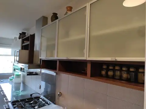 VERSALLES.BRUSELAS AL 500 DTO.EXCELENTE 3 AMPLIOS AMBIENTES AMOBLADO CON BALCON + COCHERA