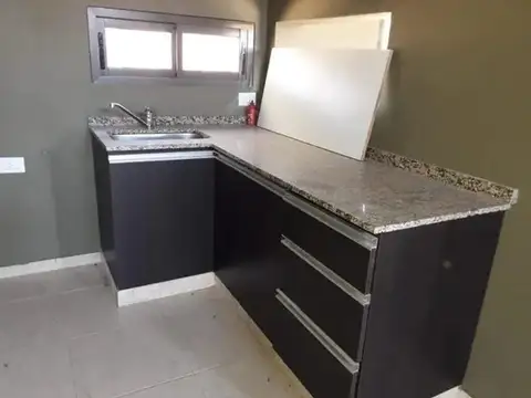 Casa 3 ambientes con 1 baño