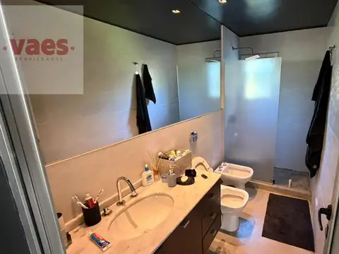 ALQUILER – Loft amoblado con cochera doble y asador en Las Condes, Valle Escondido