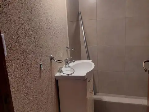 Casa en Alquiler con 2 cocheras