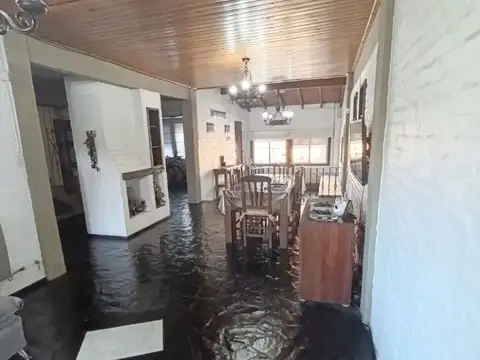 Casa en Venta con 3 cocheras