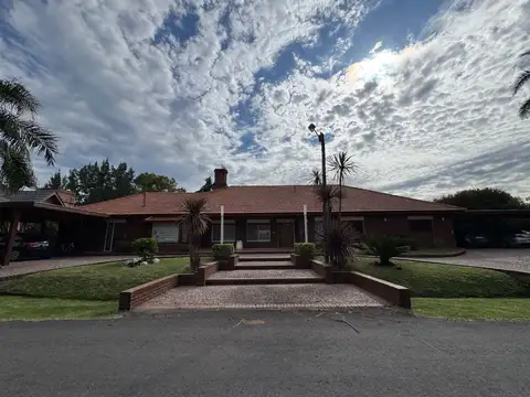 Casa sobre tres lotes en Country Club Los Cardales a la venta