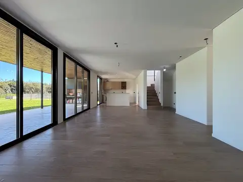 Casa 5 ambientes con 2 baños