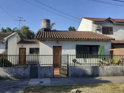 Venta de Casa de 2 ambiente con Fondo