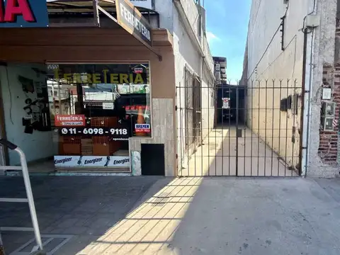 VENTA DEPOSITO/ GALPON 200 M2 CASEROS