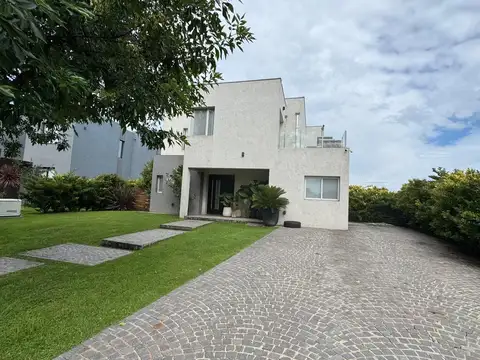 Casa en Venta en El Cantón - Barrio Islas, USD 460.000