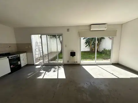 Depto Tipo Casa en Alquiler de 3 ambientes