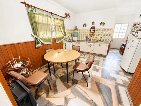 Casa 4 ambientes con 2 baños