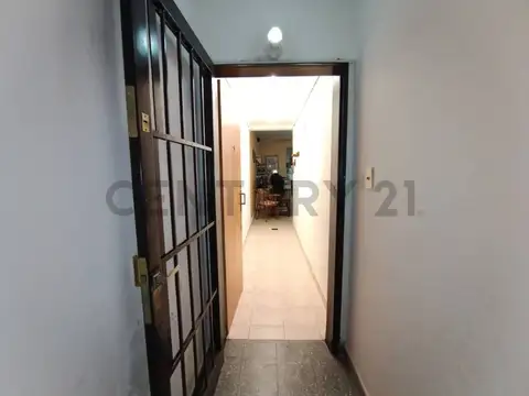 Avenida 51 e/ 16 y 17 1000, Piso 0
