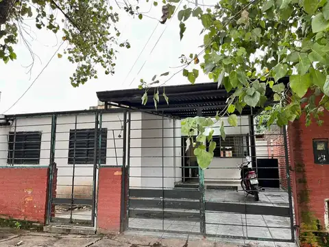 Casa de tres dormitorios en venta en alderetes