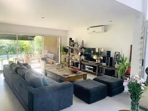 Casa 5 ambientes con 2 baños