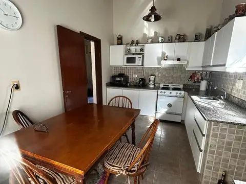Venta casa jardín y pileta, Funes