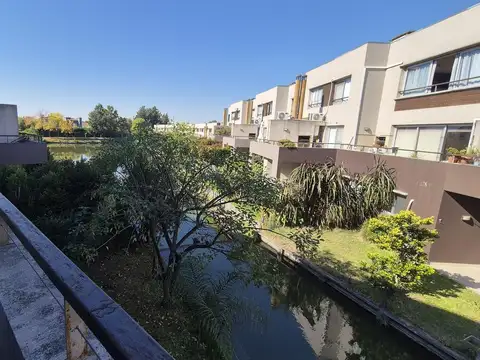 VENTA - Duplex 4 ambientes, 3 habitaciones con jardin al Lago - Nordelta