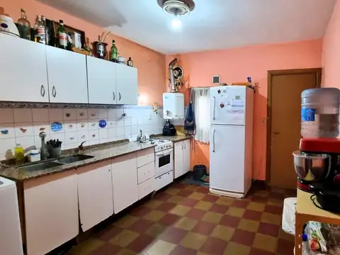Casa en Venta con 4 cocheras