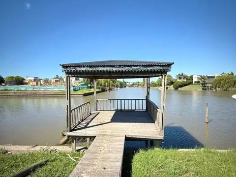 Casa en Venta en San Benito al rio sobre dos lotes
