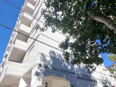 Venta departamento 4 dormitorios en Republica de la Sexta