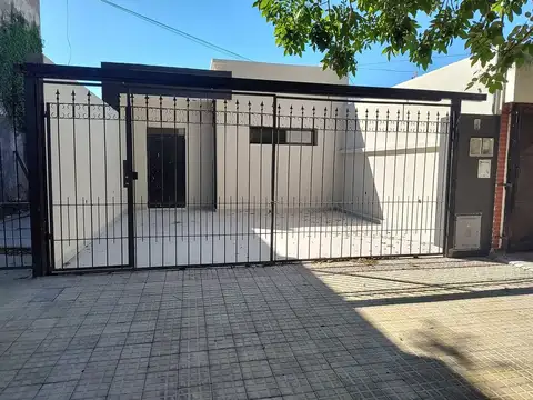 Depto Tipo Casa en Venta con 2 cocheras