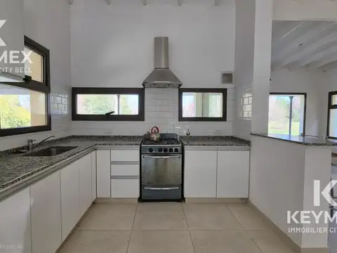 Casa 5 ambientes con 2 baños