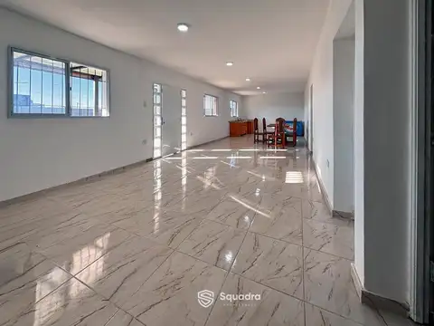 VENTA - Casa de 2 dormitorios con galería, parrillero y piscina - Ibarlucea.