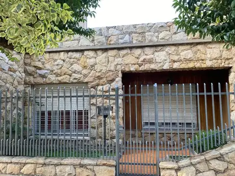 VENTA CASA EN LOTE 306 m²  SAN JUSTO / LA MATANZA