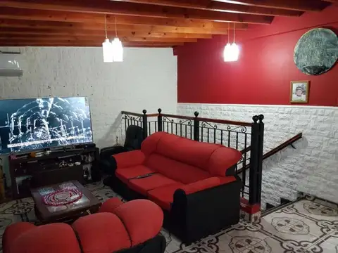 Casa 6 ambientes con 4 baños