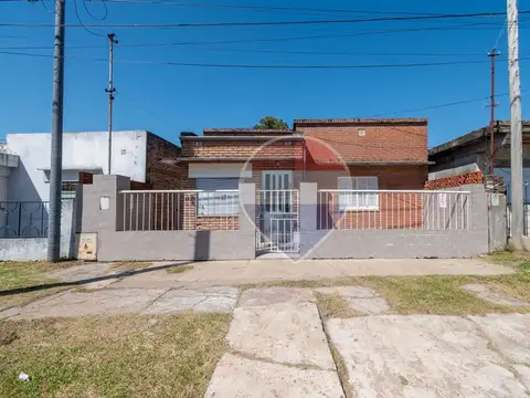 CASA EN VENTA EN B° CENTENARIO 3 DORMITORIOS
